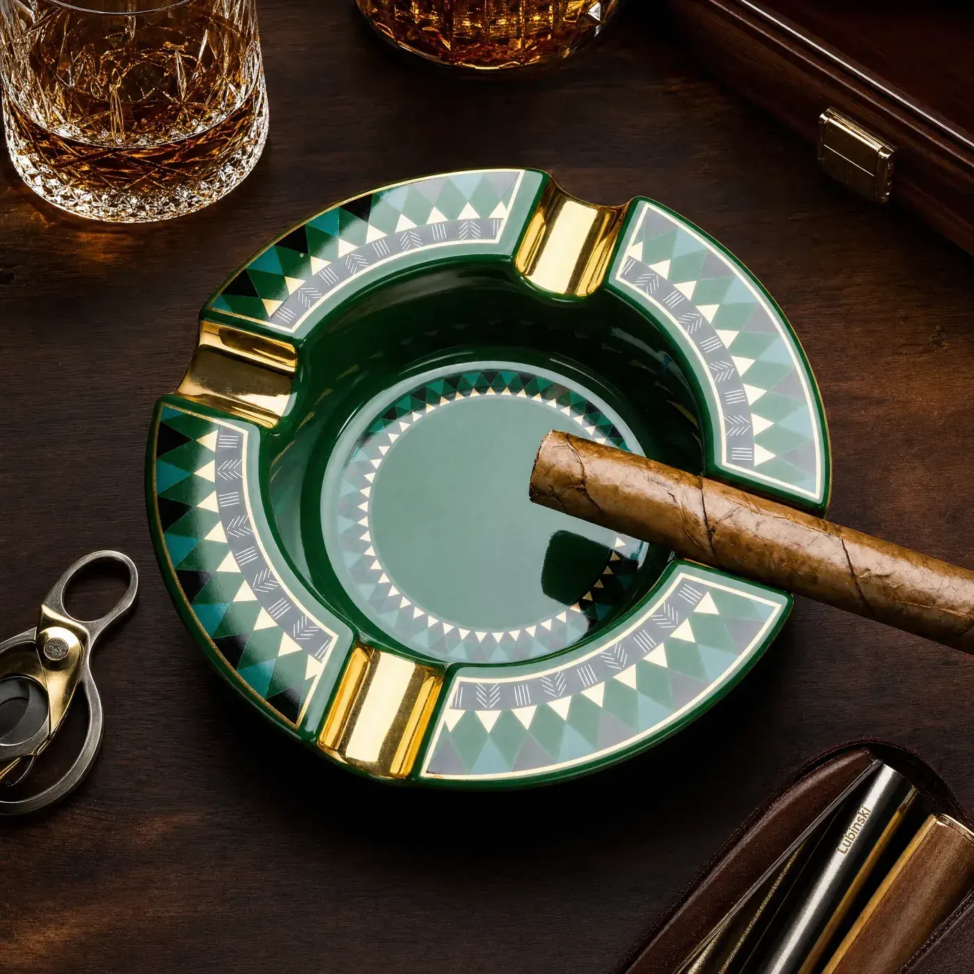 Round emerald ceramic cigar ashtray with four gold rests for hospitality programmes