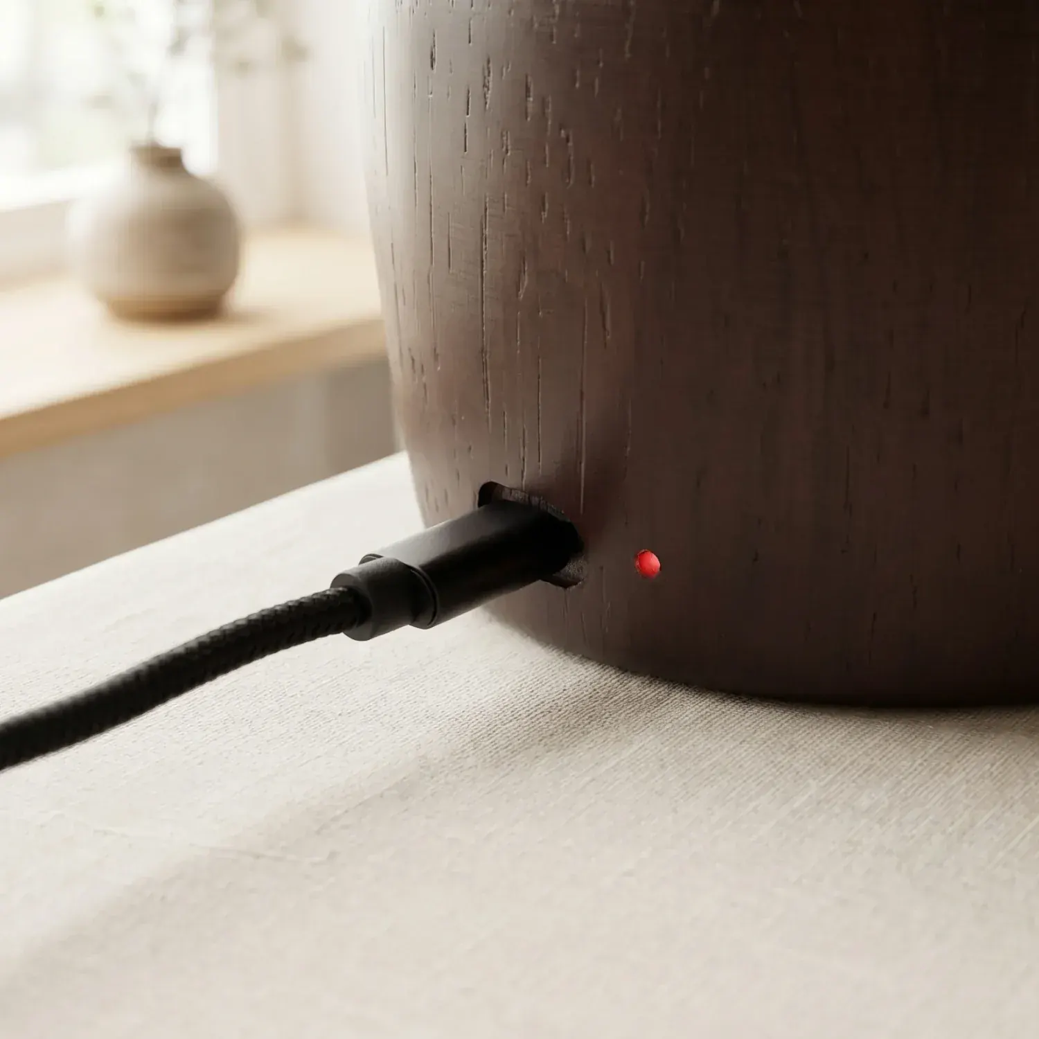 USB-C rechargeable whiskey nosing diffuser for cordless trade show and tasting event displays